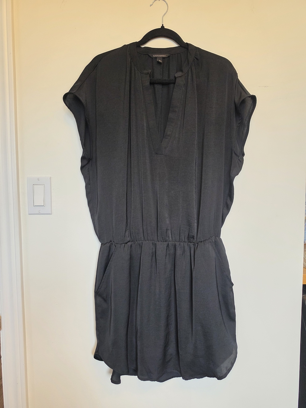 Banana Republic Black Short Sleeve V-Neck Mini Dress